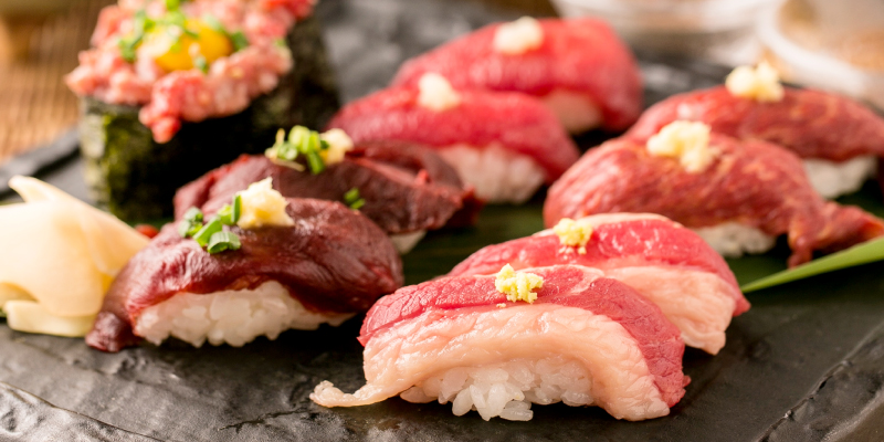 色んな部位を食べ比べ！『桜肉の握り寿司 盛合せ 5種10貫』